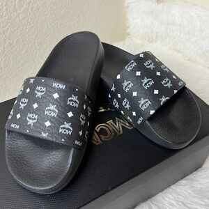 MCM Logo Slide Size 36